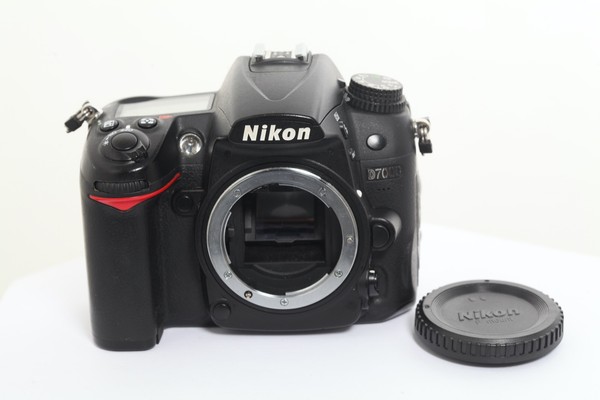 CÁMARA DIGITAL REFLEX DSLR NIKON D7000 , 57990 DISPAROS , BUEN ESTADO. 16,2 MP