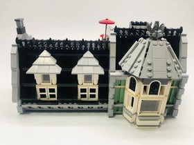 LEGO 10185 Green Grocer Modular Building Complete Manual Minifigs 10x10x13.8in