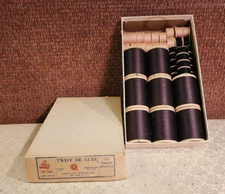 32 SMALL & 8 LARGE AMERICAN THREAD CO 700 YDS TWIST DE LUXE 3 CORD THREAD SPOOLS