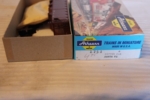 HO Scale Athearn, 4 Bay Hopper, Santa Fe ATSF, braun, #183180 - 1758 neu in OVP