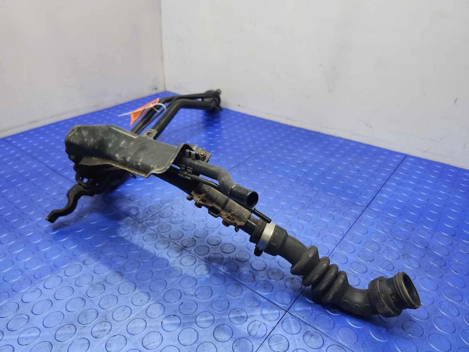 Toyota Highlander 2008-2013 conjunto de cuello de llenado de combustible genuino OEM 772010E050 Foto 4 de 4