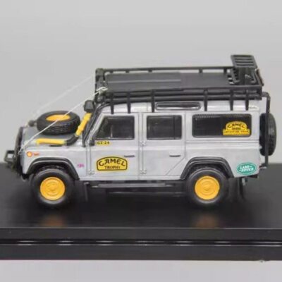 Master 1:64 Lan~over Defender 110 Camel Cup Special Edition Diecast Car Models