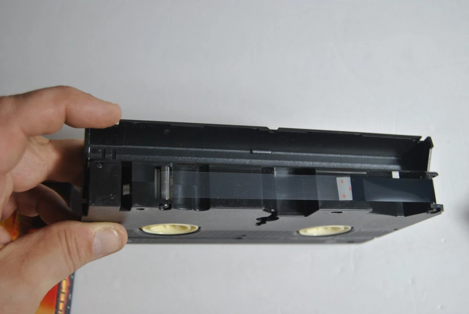 Лот из 3 видеокассет: АРМАГЕДДОН * СКОРОСТЬ 2 * ПОМНИТЕ ТИТАНОВ - Изображение 4 из 4