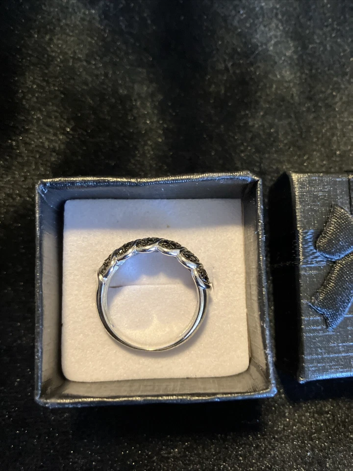 Anillo de diamantes negros Affinity de plata de ley talla 6 Foto 3 de 4