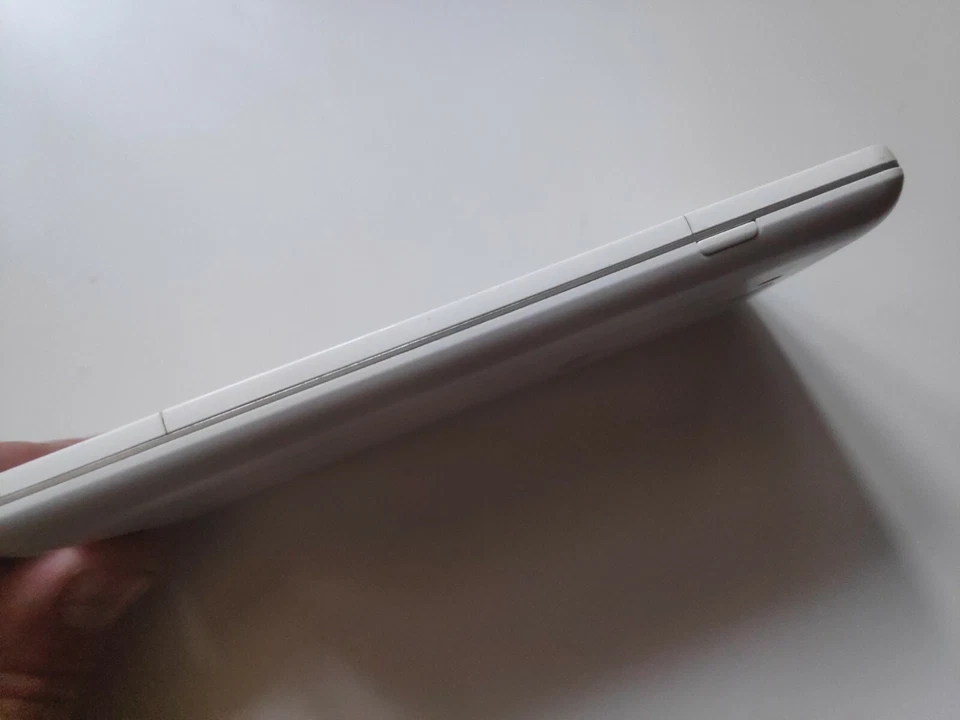 LG Optimus L90 D405n - unlocked cell mobile phone. For parts or repair - Image 4 of 4