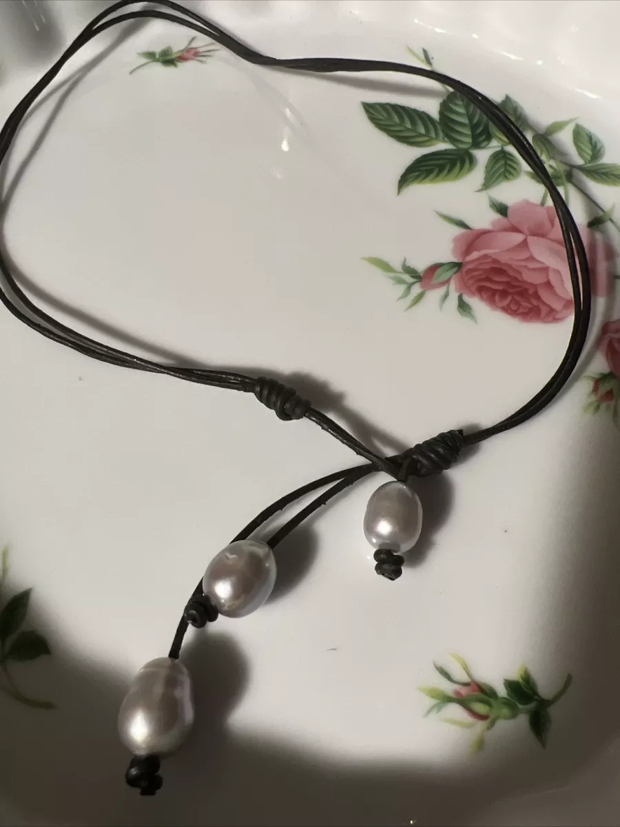 Three pearl necklace hot sale on leather cord