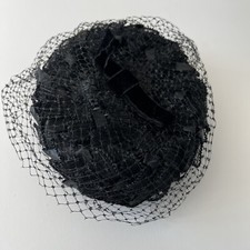 Vtg Womens Black Pillbox Hat w Face Netting Weaved USA HH207802 Wimsy Goth Retro