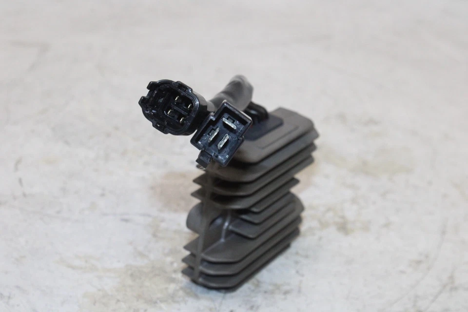 03-09 REGULADOR DE VOLTAJE RECTIFICADOR SUZUKI SV650 OEM Foto 3 de 4