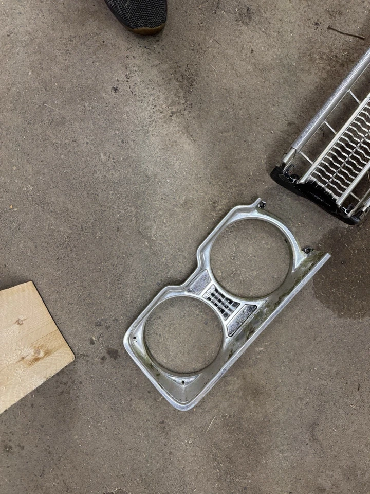 Bisel de faros izquierdo y derecho Plymouth Fury I II 1969 con rejilla Foto 2 de 4