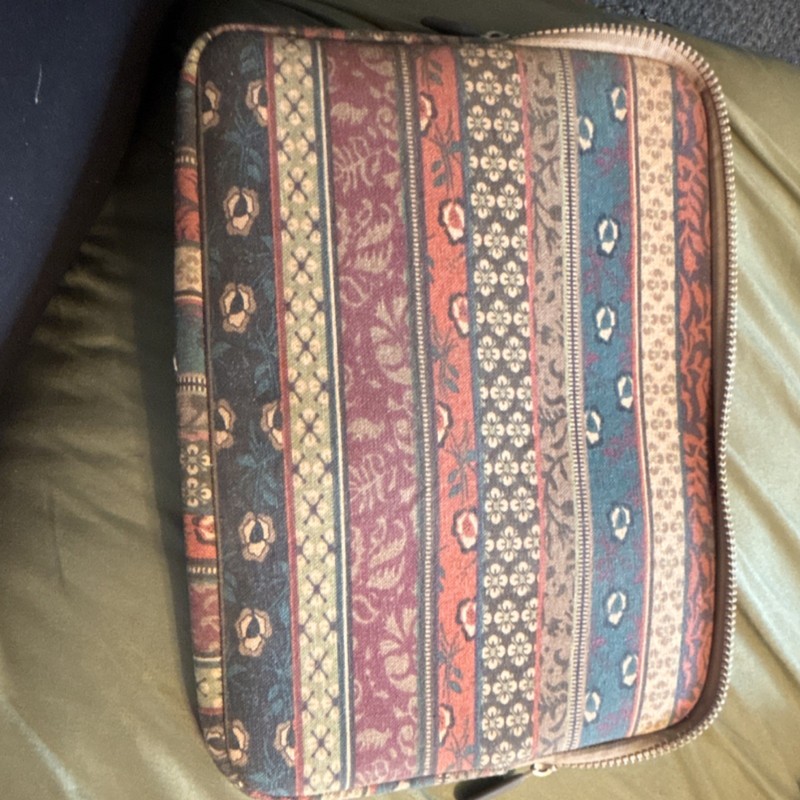 Patterned Fabric Zippered Laptop/tablet pouch