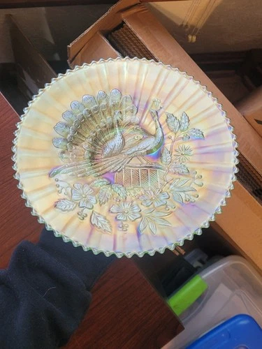 Nice Lime Green Northwood Carnival Glass Peacocks on the Fence Plate