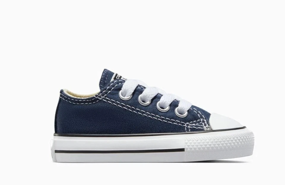 Nuevo (talla 8) Niño pequeño Converse Chuck Taylor All Star Low Top 7J237 Color Azul Marino Foto 2 de 4