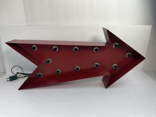 Roter Pfeil beleuchtetes Blechschild groß 26 Zoll lang
