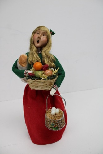 1999 Byers' Choice Carolers Traditional Shopper Woman
