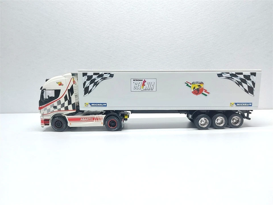 Camion Iveco Stralis XP570 Hi-Way Trasporter Abarth Fiat Racing 1/43 Artigianale - Immagine 4 di 4