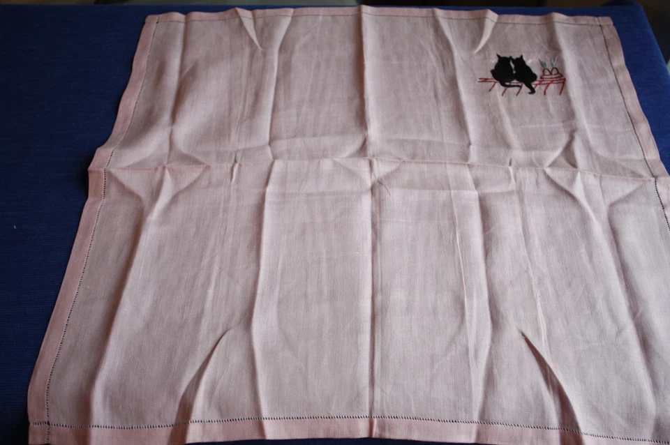 Porte ou range serviette en lin rose + sa serviette décor de chat N°14 - Photo 2/4