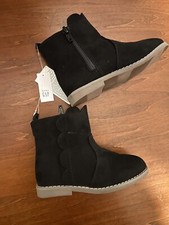 Baby Gap black scalloped faux suede size 7 boots