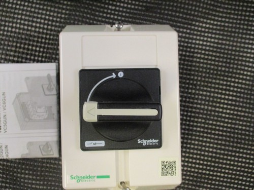 SCHNEIDER ELECTRIC VBF02GE MAIN SWITCH IN IP65 ENCLOSURE WITH VZ7 AUX CONTACT - Picture 3 of 8