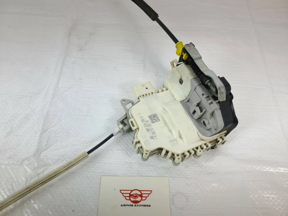 Actuador de cierre de cerradura de puerta trasera derecha Audi Q5 2010-2012 OEM 8K0839016D Foto 2 de 4