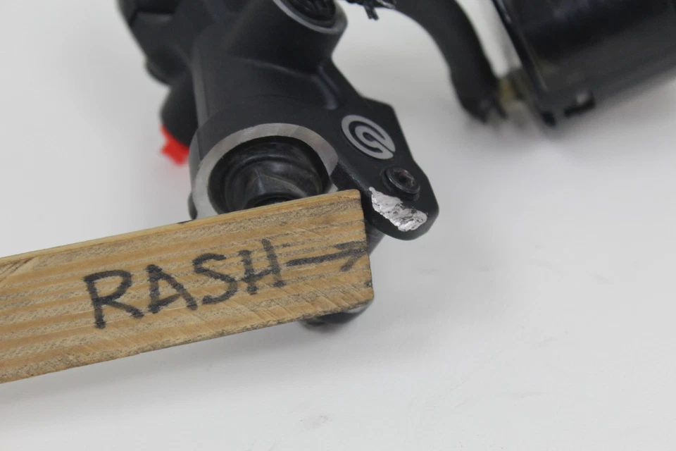 Cilindro maestro de freno delantero y depósito Aprilia RSV4 1100 21+ Brembo Foto 2 de 4