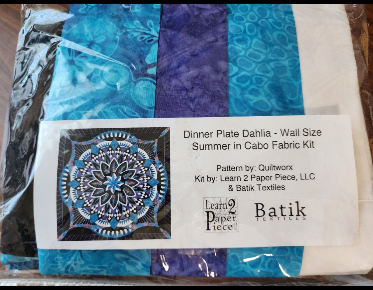 QuiltworxDinner Plate DahliaSummer in Cabo Fabric Quilt Kit Plus
