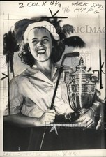 1950 Press Photo Golfer Polly Riley after a Helen Lee Doherty victory in Miami