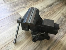 Columbian Bench Vise 4-1/2 W/ Swivel Base 4-1/2" Jaws Built-in Pipe Jaws VGC