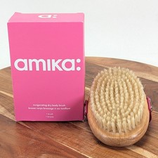 Cepillo corporal seco vigorizante Amika para piel exfoliante y suave con caja