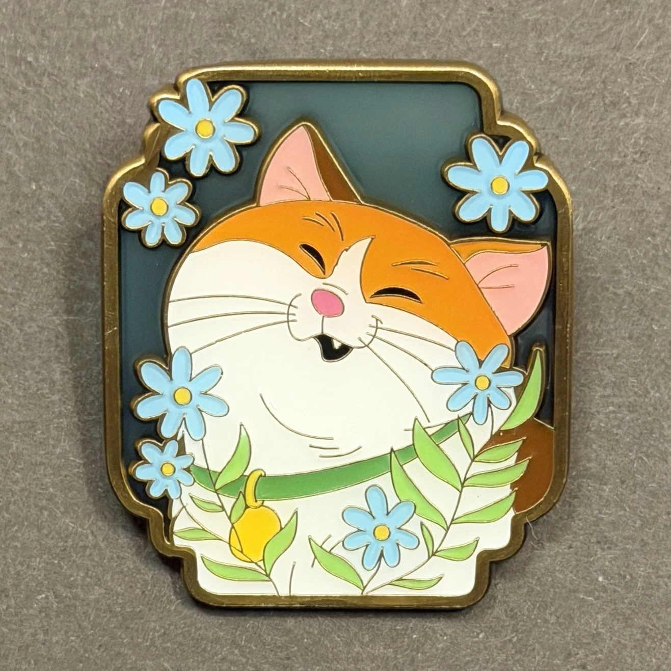 Loungefly Disney Cats Floral Stained Glass Portrait Blind Box Pin Mochi