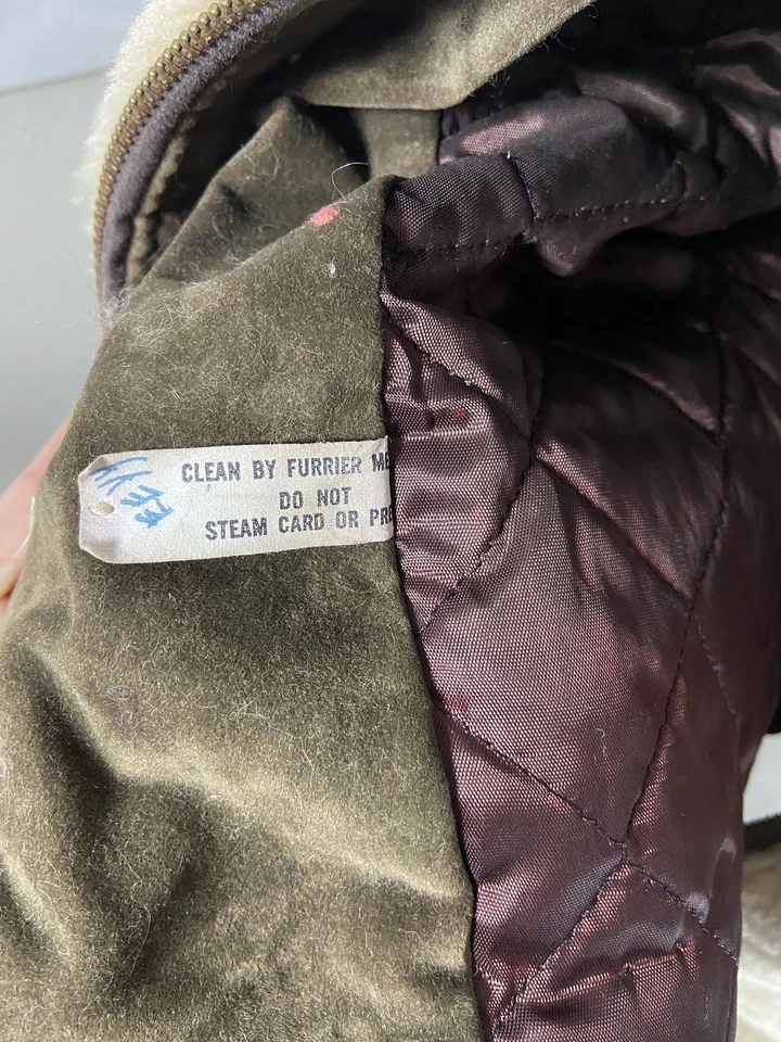 Abrigo para mujer vintage años 60/70 ILGWU imitación piel y gamuza con puños bordados y edredón Foto 4 de 4