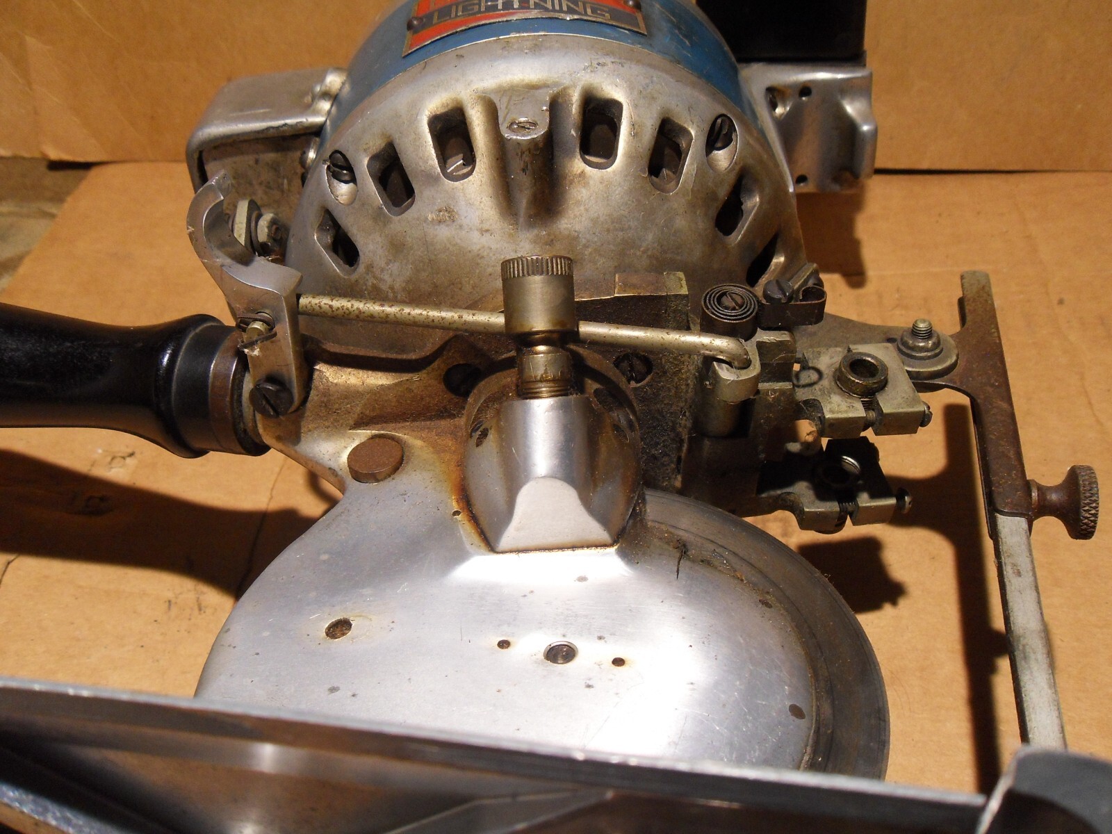 Eastman Lightning Class 355 Industrial Fabric Cutter 110 V NO POWER CORD