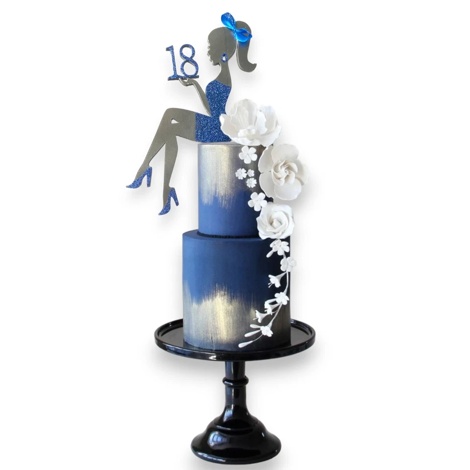 CAKE TOPPER PERSONALIZZATO RAGAZZA ARGENTO GLITTER BLU SEDUTA NUMERO 24CM PLA - Immagine 3 di 4