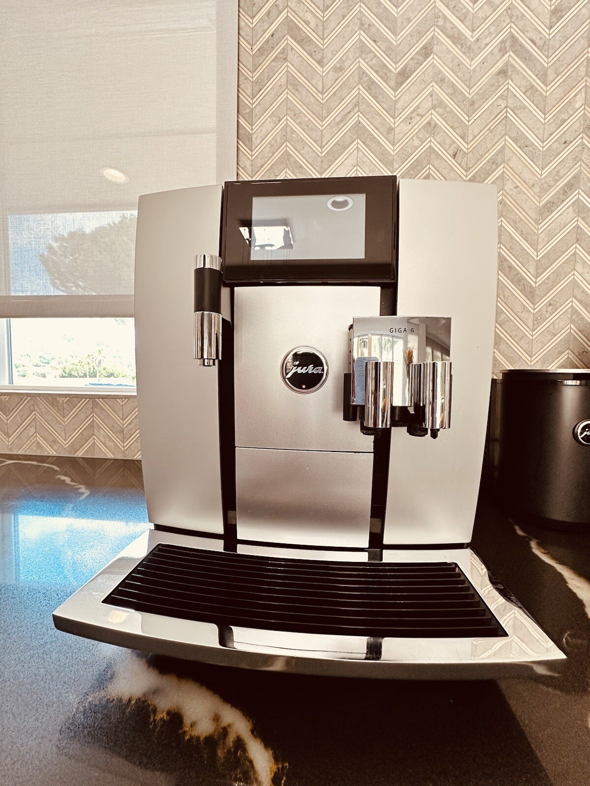 Jura GIGA 6 Fully Automatic Espresso & Coffee Machine. Impeccable