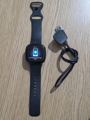 Fitbit Versa 3 Aktivität Fitness Tracker schwarz/schwarz - schwarzes Armband