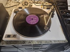 U-TURN Audio Orbit Turntable (Gen 1) White Ortofon OM5E Red Cart w/Pluto Preamp