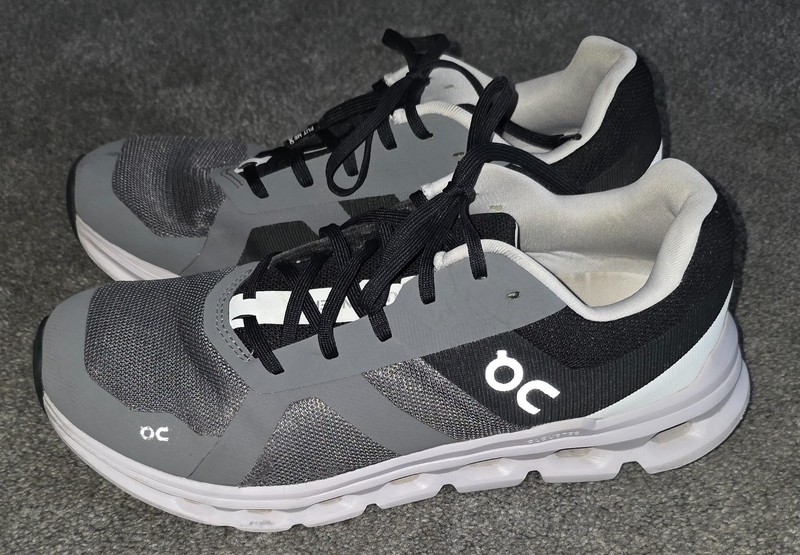 ON Running Cloudrunner Women 11  / Mens 9 ‘Eclipse/Frost’ Running Shoes 46.99017