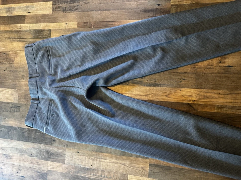 Traje de negocios a rayas gris de dos piezas Levi’s 1960/1970 ajuste más pequeño hecho en EE. UU. Foto 3 de 4