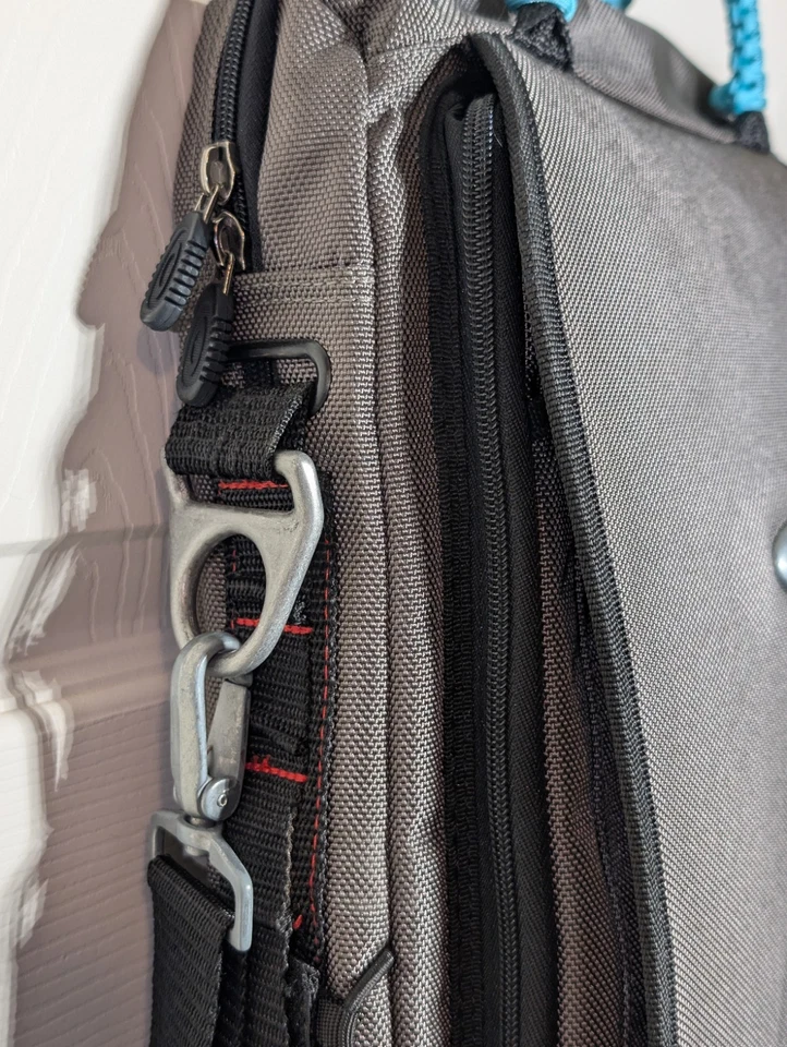 OAKLEY Y2K Gris Táctico Equipo de Campo Vertical Mensajero Paquete de Día Bolso para Laptop De Colección Foto 4 de 4