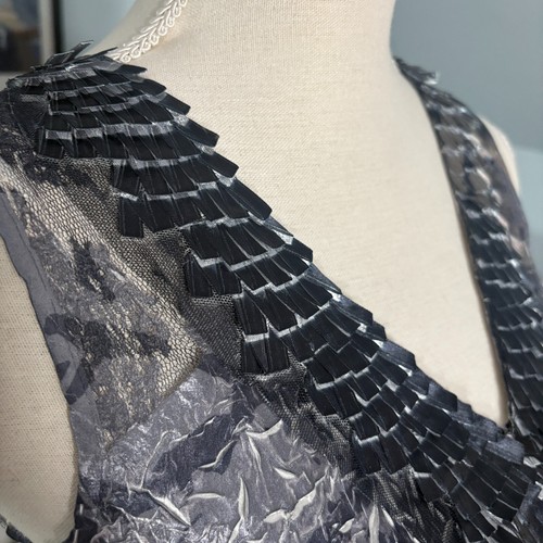 Komarov leaf print Dress size S small mini gray black cream crinkle v-neck - Picture 4 of 9