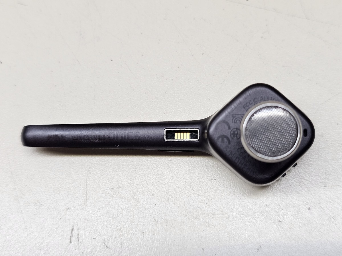 Plantronics Voyager 3200 Bluetooth Headset + Accessories Plantronics Voyager 3200 Bluetooth Headset + Accessories