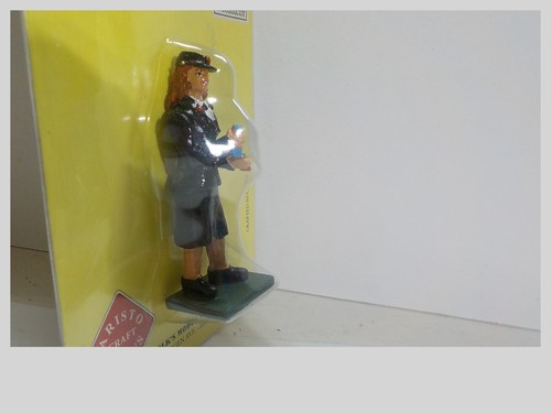 G Scale #1 Gauge Aristo-Craft Train Layout Figure Punching Patricia #60011 - Picture 2 of 3