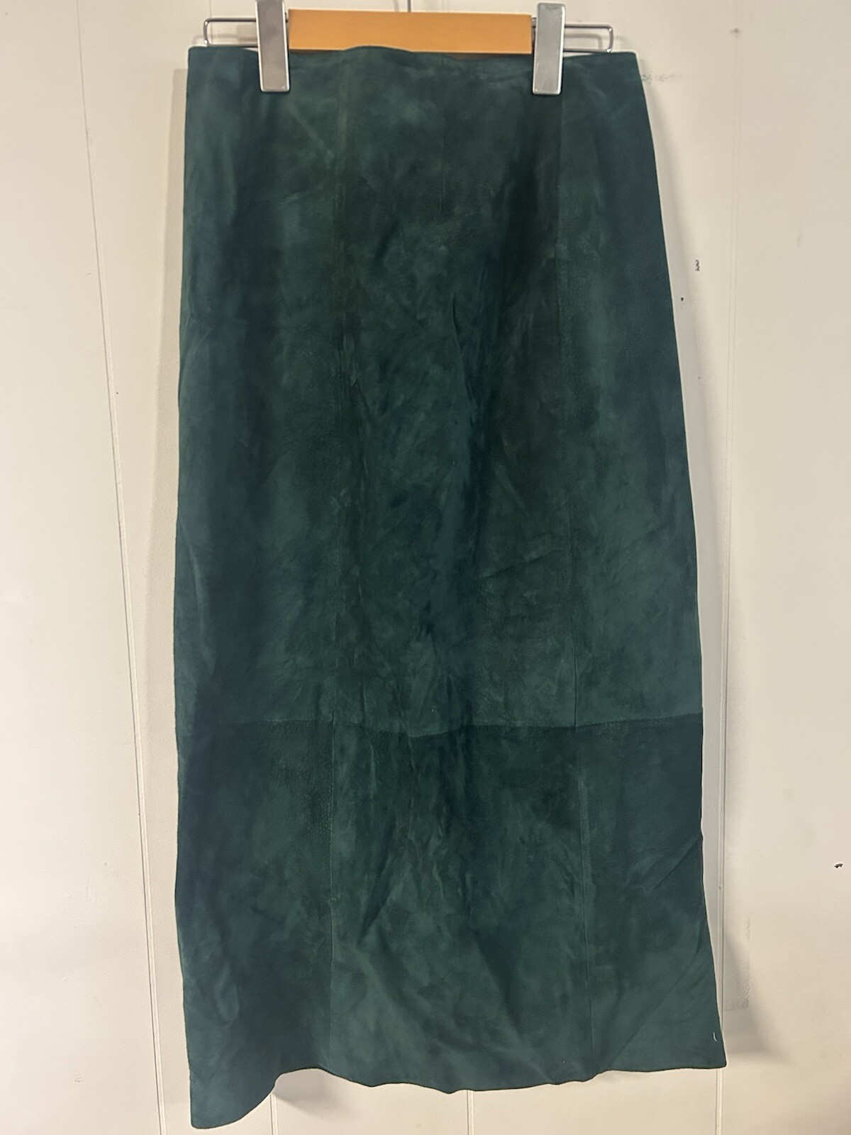 Fairweather Size 8 Green Suede-Feel Genuine Leather Skirt with Button Back