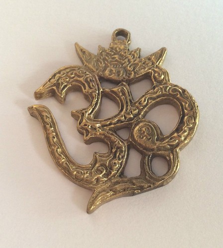 OM SYMBOLE DIVIN SACRÉ statuette figurine laiton amulette PENDENTIF Thaïland b85 - Picture 3 of 5