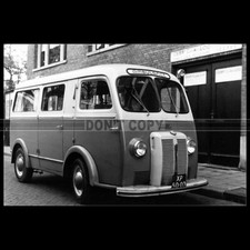 Photo A.031101 PEUGEOT D4B AMBULANCE 1960-1965