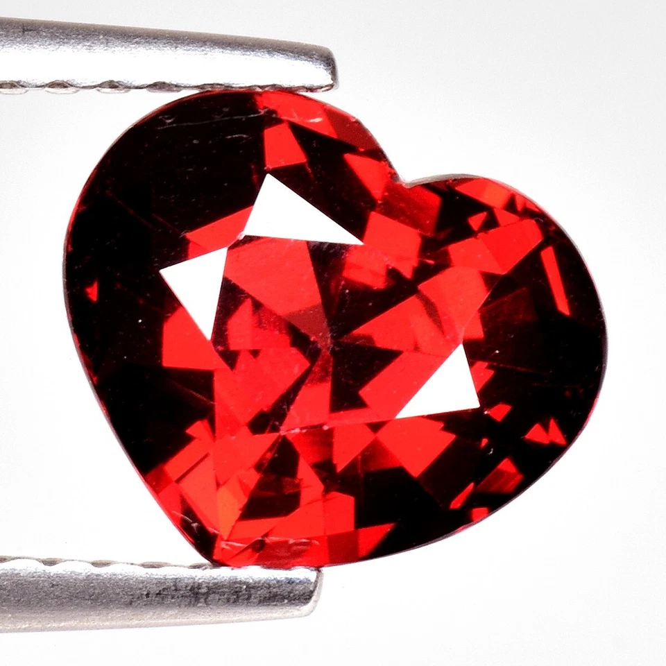 Corazón de granate rodolita roja AAA de 2,50 quilates - Piedras preciosas naturales sin tratar Tanzania Foto 2 de 3