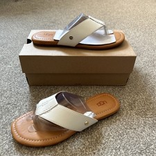 UGG Women's Carey Flip Sandal size UK 5 BRAND NEW