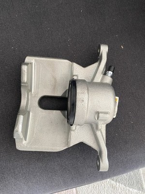 2x Front Brake Calipers for Skoda Octavia Superb 1.0 1.2 1.4 1.5 1.6 1.8 2.0 4x4