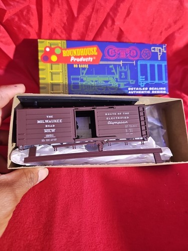 Kit de coche Roundhouse escala HO 40' Milwaukee Road MILW 18011 Rib Box B21-2.25 | Zustand: New