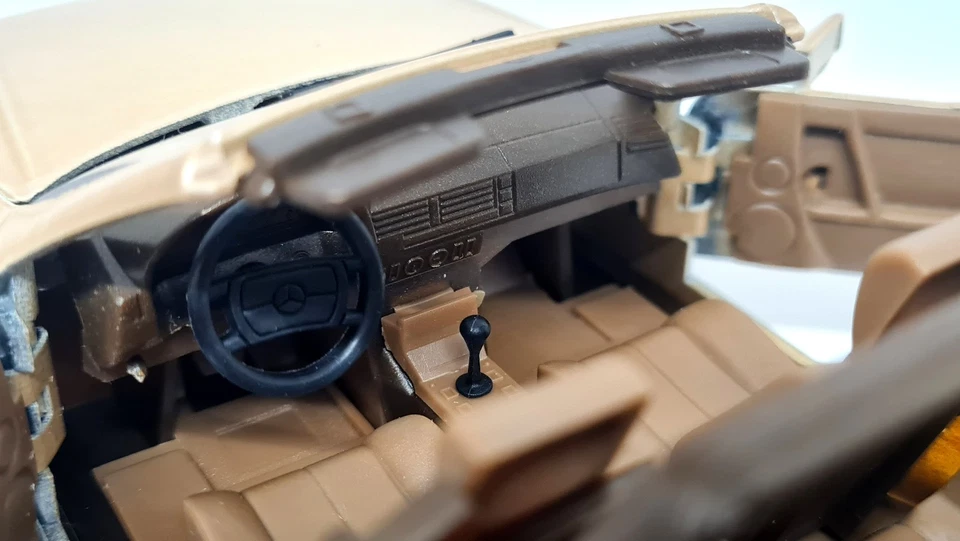 Majorette 1/24 - Mercedes Benz 500 SL Convertible Tan Diecast Scale Model Car - Image 4 of 4