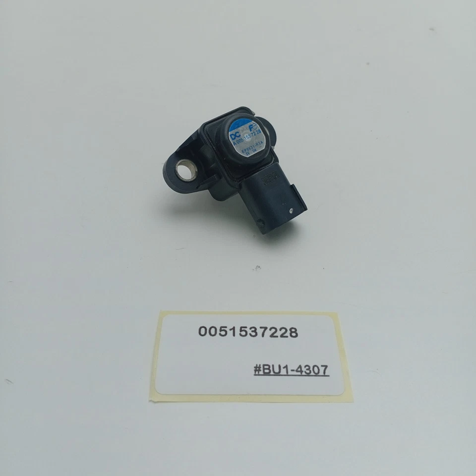 2005-2006 Mercedes-Benz CL65 AMG Manifold Absolute Pressure Sensor 0051537228 - Image 3 of 4